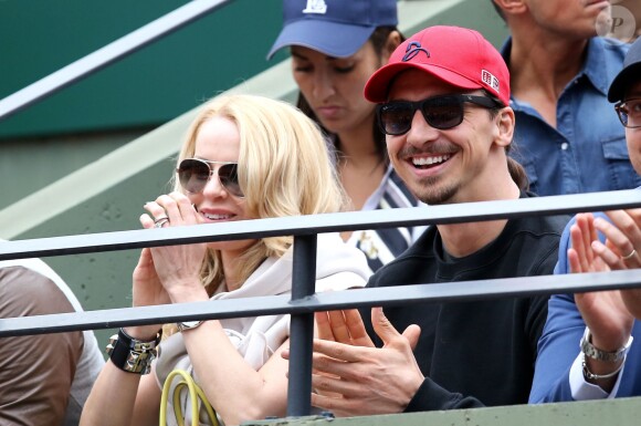 Zlatan Ibrahimovic et sa compagne Helena Seger dans les tribunes des Internationaux de France à Roland-Garros le 28 mai 2015