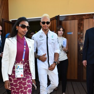 Lewis Hamilton visite le pavillon de la Malaisie à l'Exposition Universelle, à Milan. Le 7 septembre 2015.