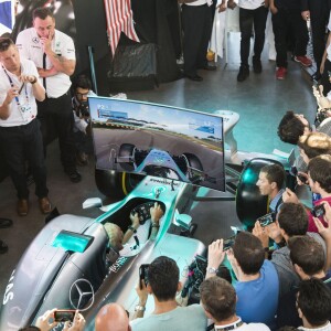 Lewis Hamilton visite le pavillon de la Malaisie à l'Exposition Universelle, à Milan. Le 7 septembre 2015.