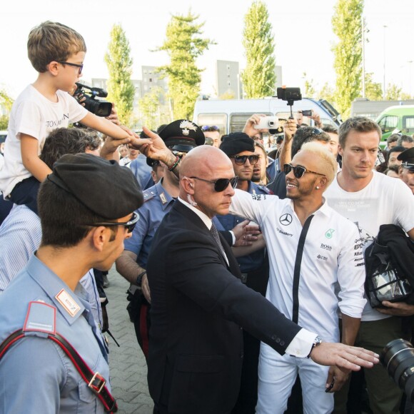 Lewis Hamilton visite le pavillon de la Malaisie à l'Exposition Universelle, à Milan. Le 7 septembre 2015.