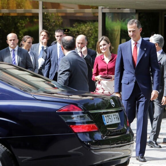 Le roi Felipe VI et la reine Letizia d'Espagne célébraient le 9 septembre 2015 les 35 ans du Tribunal constitutionnel à Madrid à l'occasion d'un déjeuner qui y était organisé.