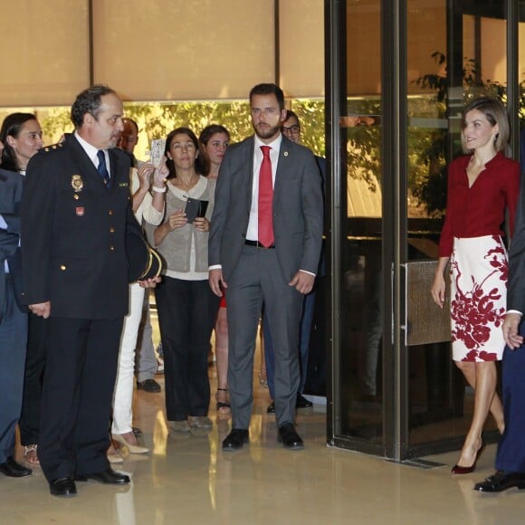 Le roi Felipe VI et la reine Letizia d'Espagne célébraient le 9 septembre 2015 les 35 ans du Tribunal constitutionnel à Madrid à l'occasion d'un déjeuner qui y était organisé.