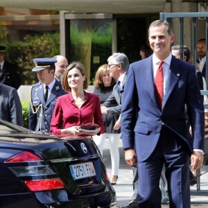 Le roi Felipe VI et la reine Letizia d'Espagne célébraient le 9 septembre 2015 les 35 ans du Tribunal constitutionnel à Madrid à l'occasion d'un déjeuner qui y était organisé.