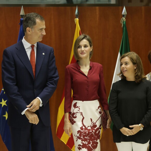 Le roi Felipe VI et la reine Letizia d'Espagne célébraient le 9 septembre 2015 les 35 ans du Tribunal constitutionnel à Madrid à l'occasion d'un déjeuner qui y était organisé.