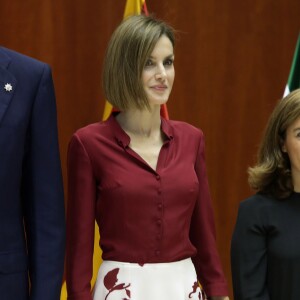 Le roi Felipe VI et la reine Letizia d'Espagne célébraient le 9 septembre 2015 les 35 ans du Tribunal constitutionnel à Madrid à l'occasion d'un déjeuner qui y était organisé.