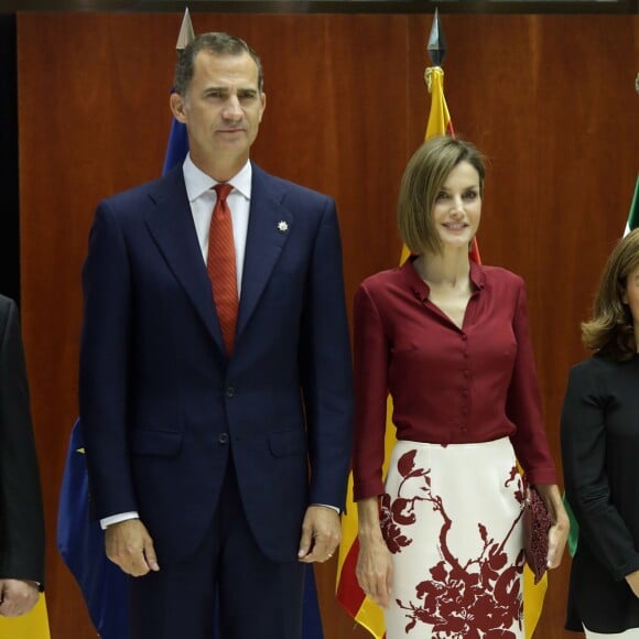 Le roi Felipe VI et la reine Letizia d'Espagne célébraient le 9 septembre 2015 les 35 ans du Tribunal constitutionnel à Madrid à l'occasion d'un déjeuner qui y était organisé.