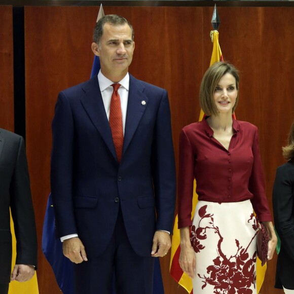 Le roi Felipe VI et la reine Letizia d'Espagne célébraient le 9 septembre 2015 les 35 ans du Tribunal constitutionnel à Madrid à l'occasion d'un déjeuner qui y était organisé.
