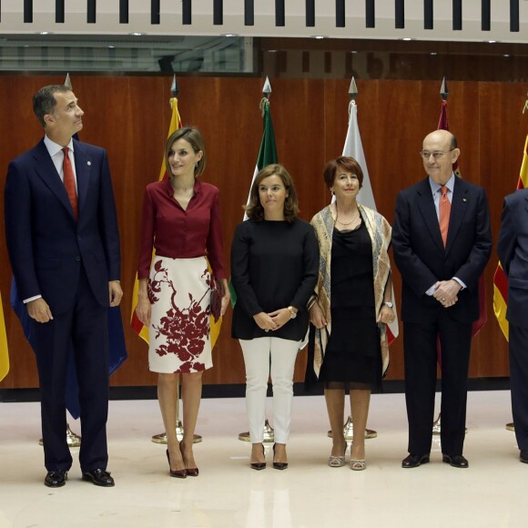 Le roi Felipe VI et la reine Letizia d'Espagne célébraient le 9 septembre 2015 les 35 ans du Tribunal constitutionnel à Madrid à l'occasion d'un déjeuner qui y était organisé.