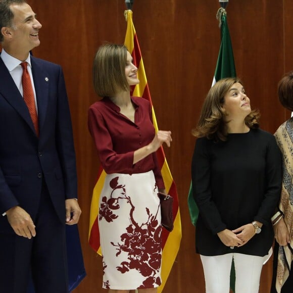 Le roi Felipe VI et la reine Letizia d'Espagne célébraient le 9 septembre 2015 les 35 ans du Tribunal constitutionnel à Madrid à l'occasion d'un déjeuner qui y était organisé.