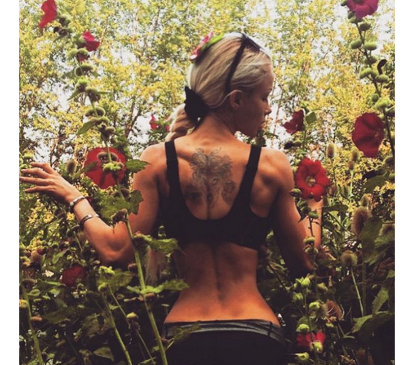 Valeria Lukyanova dévoile son tatouage dans le dos / photo postée sur Instagram.