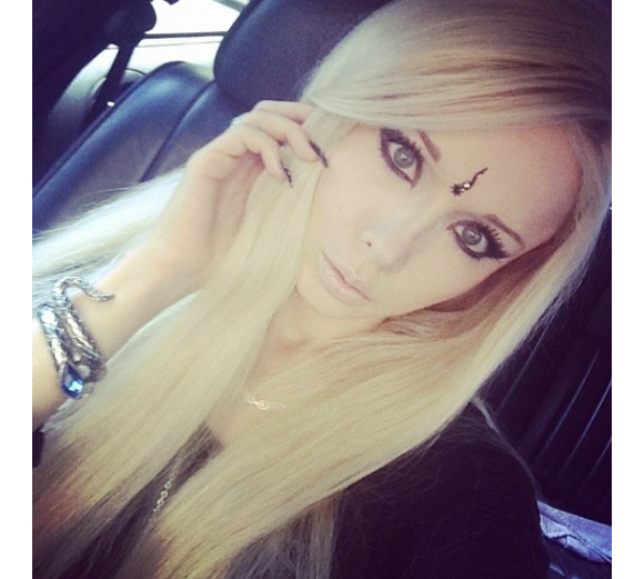 Valeria Lukyanova a un visage de poupée / photo postée sur Instagram.