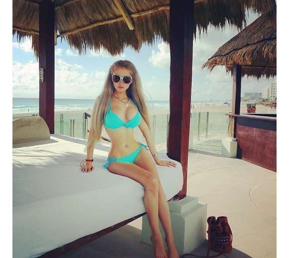 Valeria Lukyanova profite d'une journée sous le soleil / photo postée sur Instagram.