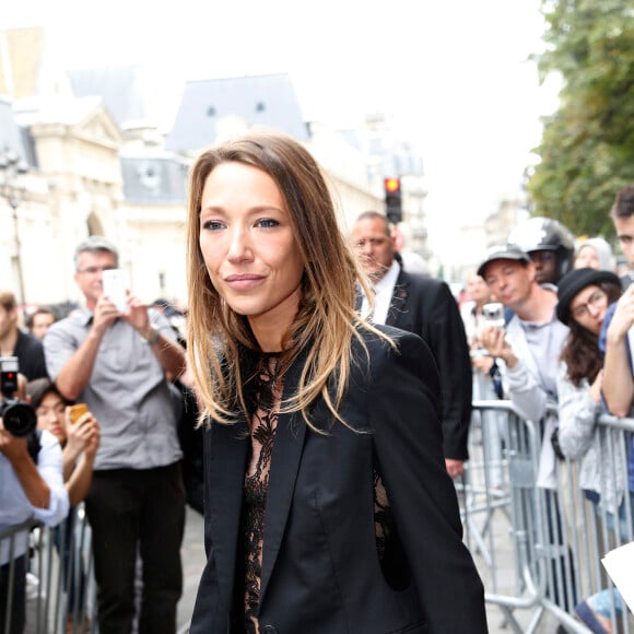 Laura Smet arrive au défilé de mode "Jean Paul Gaultier" à Paris, le 8 juillet 2015.