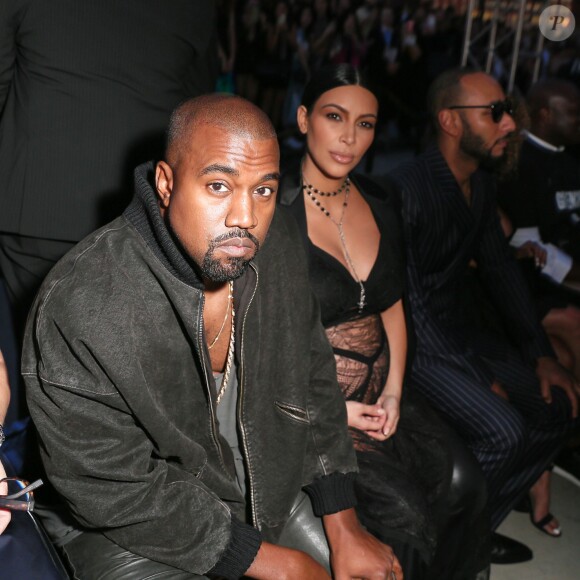 Kanye West, Kim Kardashian et Swizz Beatz assistent au défilé Givenchy printemps-été 2016 au Pier 36. New York, le 11 septembre 2015.