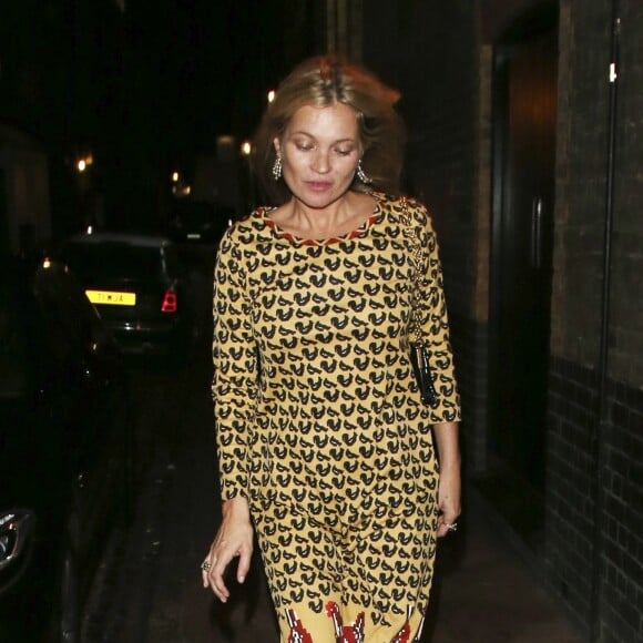 Kate Moss quitte la Chiltern Firehouse à Londres, le 11 septembre 2015.