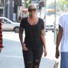 Amber Rose se promène avec un ami dans les rues de West Hollywood, le 20 aout 2015