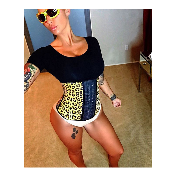 Amber Rose et sa gaîne pour la taille / photo postée sur le compte Instagram d'Amber Rose.