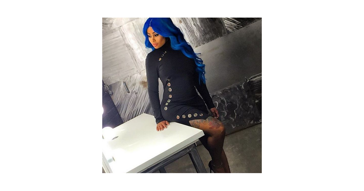 Blac Chyna avec une perruque bleue / photo postée sur Instagram. - Purepeople