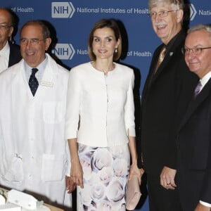 La reine Letizia d'Espagne visitant le 16 septembre 2015 l'Institut national du cancer à Bethesda lors de sa visite officielle aux Etats-Unis avec le roi Felipe VI.