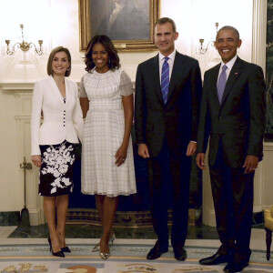 La reine Letizia d'Espagne, Michelle Obama, le roi Felipe Vi d'Espagne et Barack Obama se rencontraient le 15 septembre 2015, jour des 43 ans de Letizia, à la Maison Blanche, dans le cadre de la visite officielle du couple royal espagnol aux Etats-Unis.