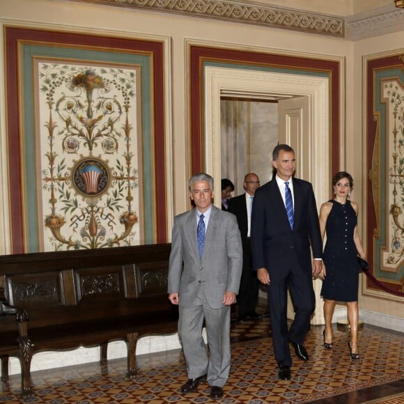 Le roi Felipe VI d'Espagne et la reine Letizia (habillée d'un ensemble Nina Ricci) rencontraient les membres de la Commission des affaires étrangères du Sénat au Capitole à Washington dans le cadre de leur visite officielle aux Etats-Unis, le 15 septembre 2015.