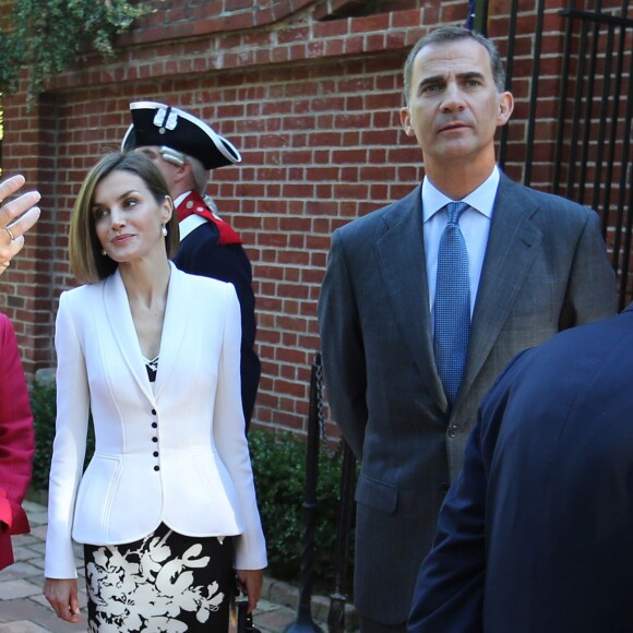 Le roi Felipe VI et la reine Letizia d'Espagne ont débuté leur visite officielle aux Etats-Unis, le 15 septembre 2015, à Mount Vernon, ancienne résidence et lieu de sépulture du premier président des Etats-Unis, George Washington.