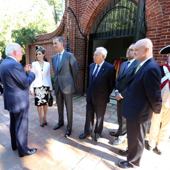 Le roi Felipe VI et la reine Letizia d'Espagne ont débuté leur visite officielle aux Etats-Unis, le 15 septembre 2015, à Mount Vernon, ancienne résidence et lieu de sépulture du premier président des Etats-Unis, George Washington.