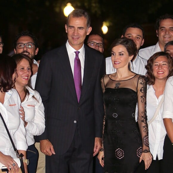 Letizia d'Espagne, magnifique dans une robe de cocktail Felipe Varela, était somptueuse au bras du roi Felipe VI, le 16 septembre 2015, pour un événement scientifique et un dîner de gala à l'Université de Georgetown à Washington (où étudia Felipe dans les années 1990), lors de leur visite officielle aux Etats-Unis.