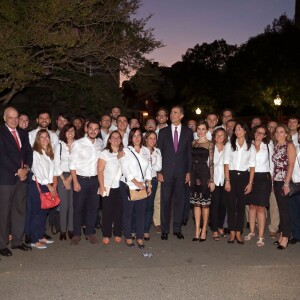 Letizia d'Espagne, magnifique dans une robe de cocktail Felipe Varela, était somptueuse au bras du roi Felipe VI, le 16 septembre 2015, pour un événement scientifique et un dîner de gala à l'Université de Georgetown à Washington (où étudia Felipe dans les années 1990), lors de leur visite officielle aux Etats-Unis.