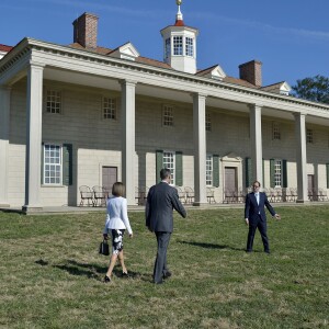 Le roi Felipe VI et la reine Letizia d'Espagne ont entamé leur visite officielle aux Etats-Unis, le 15 septembre 2015, à Mount Vernon, ancienne résidence et lieu de sépulture du premier président des Etats-Unis, George Washington.