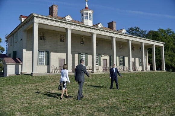 Le roi Felipe VI et la reine Letizia d'Espagne ont entamé leur visite officielle aux Etats-Unis, le 15 septembre 2015, à Mount Vernon, ancienne résidence et lieu de sépulture du premier président des Etats-Unis, George Washington.