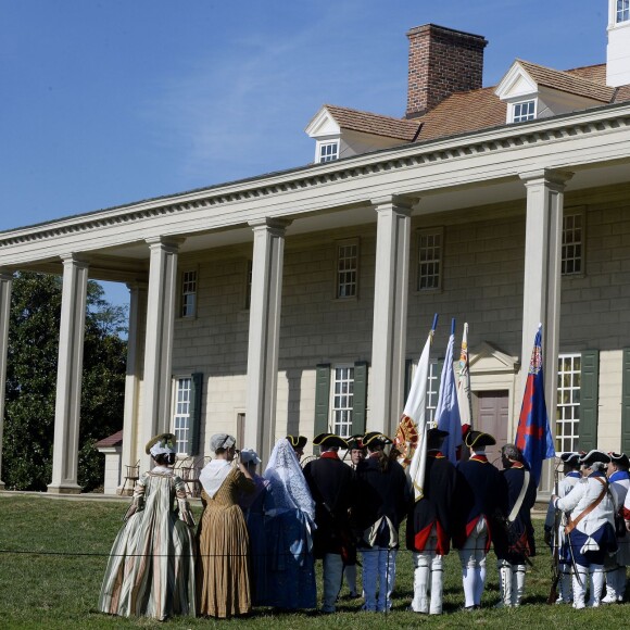 Le roi Felipe VI et la reine Letizia d'Espagne ont entamé leur visite officielle aux Etats-Unis, le 15 septembre 2015, à Mount Vernon, ancienne résidence et lieu de sépulture du premier président des Etats-Unis, George Washington.