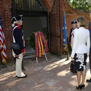 Le roi Felipe VI et la reine Letizia d'Espagne ont entamé leur visite officielle aux Etats-Unis, le 15 septembre 2015, à Mount Vernon, ancienne résidence et lieu de sépulture du premier président des Etats-Unis, George Washington.