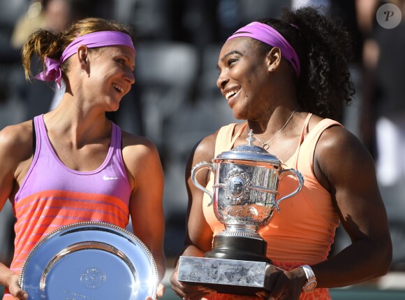 Serena Williams et Lucie Safarova haprès la finale de Roland-Garros à Paris, le 6 juin 2015