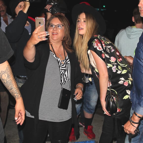 Amber Heard quitte le concert du groupe The Hollywood Vampires au Roxy Theatre sur Sunset Strip à West Hollywood, Los Angeles,le 16 septembre 2015.