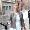 La princesse Victoria de Suède, enceinte, arrive au vernissage de l'exposition dédiée à Folke Bernadotte à Stockholm le 17 septembre 2015