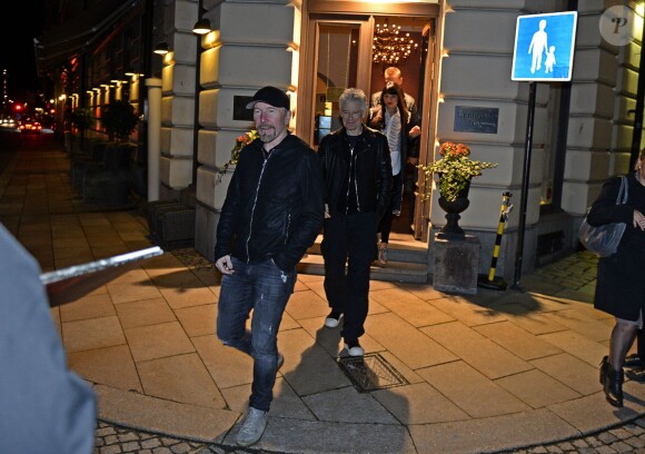 The Edge et Adam Clayton - Les membres de U2 quittent un restaurant de Stockholm le 15 septembre 2015.