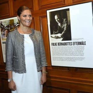 La princesse héritière Victoria de Suède, enceinte de son deuxième enfant, rendait hommage à Folke Bernadotte lors du vernissage d'une exposition qui lui est dédiée à Stockholm, au Medelhavsmuseet, le 17 septembre 2015