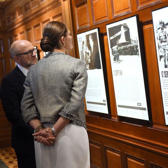 La princesse héritière Victoria de Suède, enceinte de son deuxième enfant, rendait hommage à Folke Bernadotte lors du vernissage d'une exposition qui lui est dédiée à Stockholm, au Medelhavsmuseet, le 17 septembre 2015