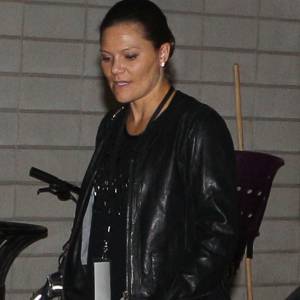 La princesse Victoria de Suède, enceinte, et son mari le prince Daniel assistaient au premier des quatre concerts de U2 à Stockholm le 16 septembre 2015, au Ericsson Globe.