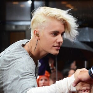 Justin Bieber chante sur le plateau de l'émission "Today" à New York le 10 septembre 2015.  Justin Bieber performs on NBC's 'Today' at Rockefeller Plaza on September 10, 2015 in New York City10/09/2015 - New York