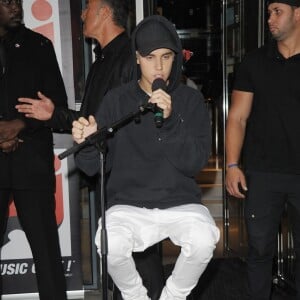 Justin Bieber donne un concert devant les locaux de la radio NRJ à Paris, le 16 septembre 2015