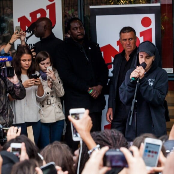 Justin Bieber donne un concert devant les locaux de la radio NRJ à Paris, le 16 septembre 2015