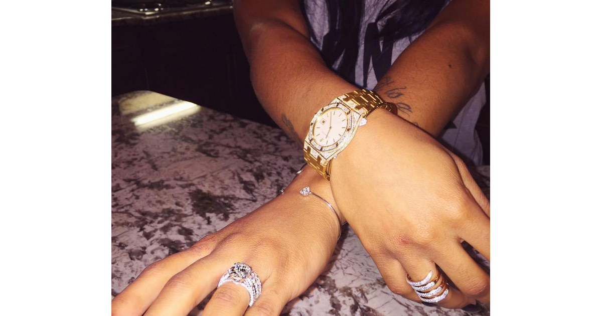 Lira Galore montre sa bague de fiançailles avec Rick Ross septembre