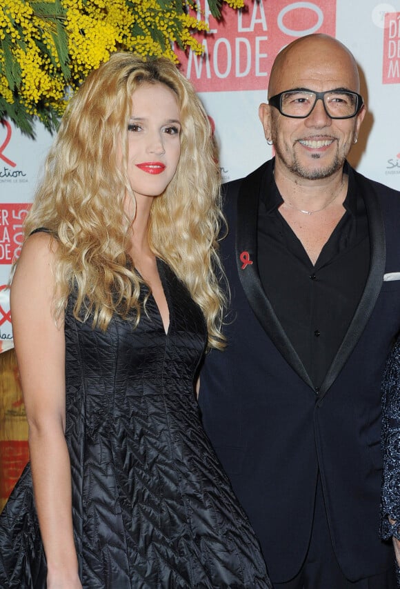 Pascal Obispo et sa compagne Julie Hantson - Dîner de la mode pour le Sidaction au pavillon d'Armenonville à Paris le 29 janvier 2015