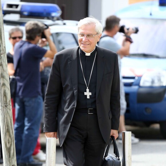 Monseigneur Di Falco au Cap-Ferret lors du mariage de Pascal Obispo le 19 septembre 2015.