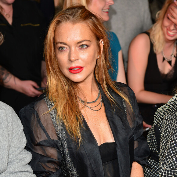 Lindsay Lohan au défilé de mode Gareth Pugh printemp-été 2016 au BFC Space à Londres, le 19 septembre 2015.