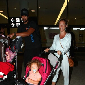 Kendra Wilkinson, Hank Baskett et leur fille Alijah à l'aéroport LAX, Los Angeles, le 9 juillet 2015