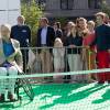 Le roi Philippe de Belgique s'est essayé au tennis en fauteuil roulant à l'occasion de la 9e Fête du Sport au parc du Cinquantenaire, à Bruxelles, le 20 septembre 2015. La famille royale prenait part ce jour-là au Dimanche sans voiture.