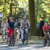 Le roi Philippe et la reine Mathilde de Belgique participaient à nouveau le 20 septembre 2015 à l'opération Dimanche sans voiture à Bruxelles avec leurs enfants la princesse Elisabeth, le prince Gabriel, le prince Emmanuel et la princesse Eléonore. Ils ont également pris part à la 9e Fête du Sport au parc du Cinquantenaire, où les prochains Jeux paralympiques étaient à l'honneur.